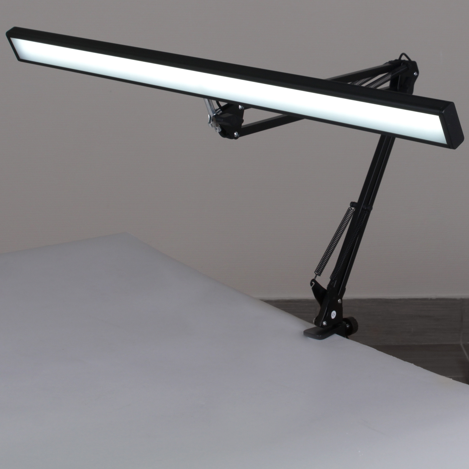 70000-0.7-01HV светильник настольный