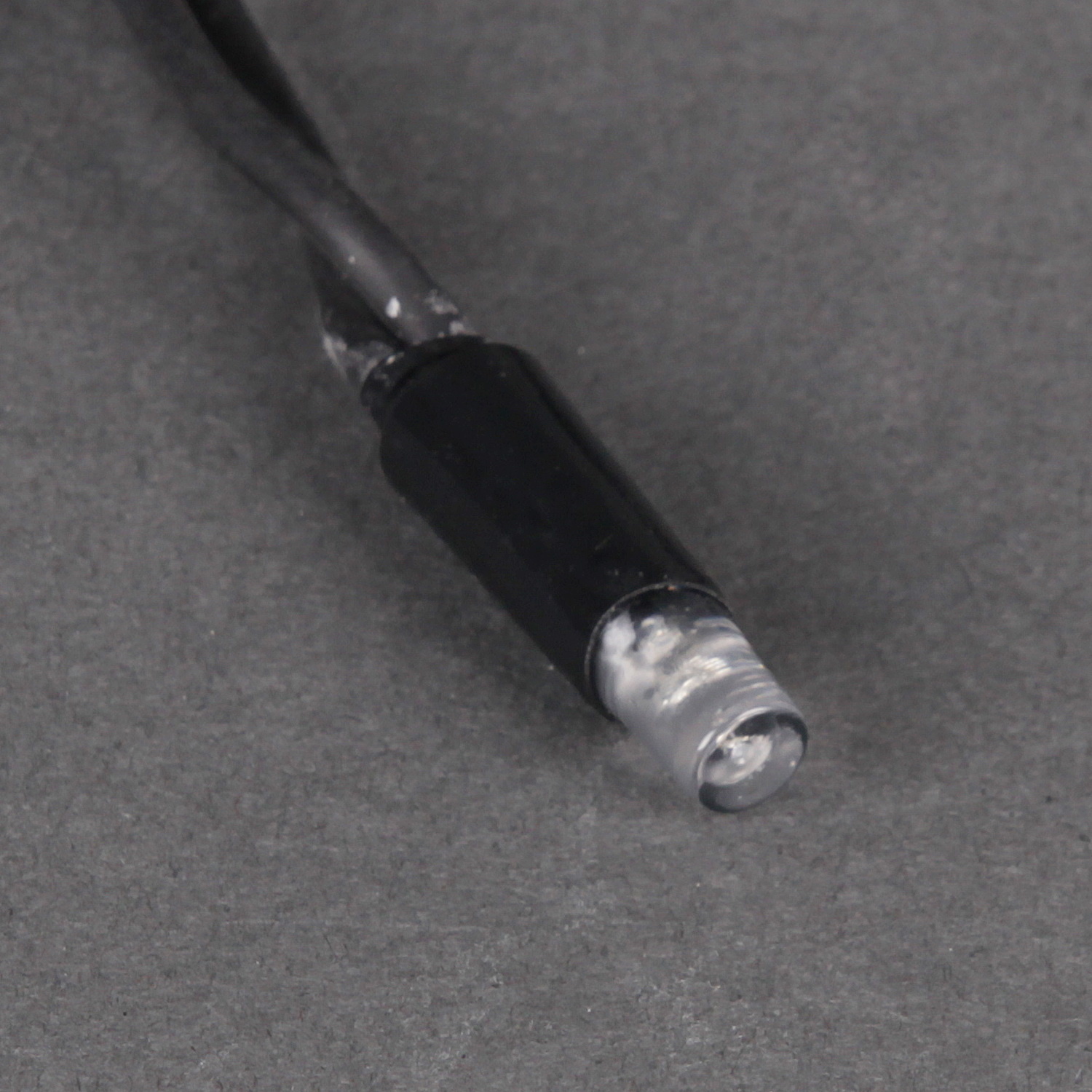 A-057A WT FLASH гирлянда светодиодная 5х0,6м 180LED в виде "бахрома" , провод черный,морозостойк.